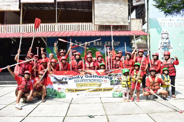 Foto bersama klien MERTUA GROUP