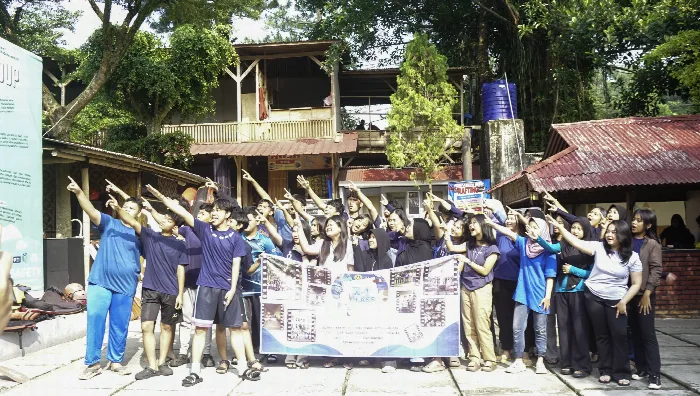Foto bersama klien SMA 42