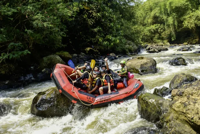 Jeram Blender — rafting Sungai Cisadane Bogor