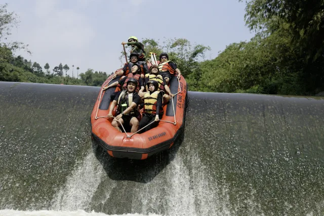 Jeram DAM — rafting Sungai Cisadane Bogor